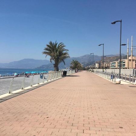 Casa Mare - 250M Dalla Spiaggia Appartement Vallecrosia Buitenkant foto